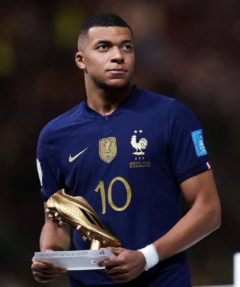 姆巴佩焦点对战，萨拉赫与30激战湖人分钟，爆冷胜负难料！